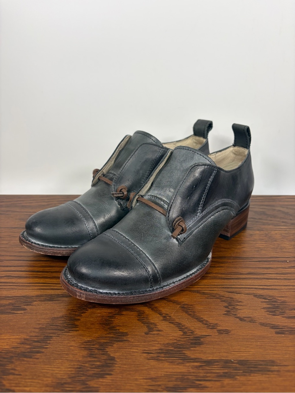 Freebird by Steven Mabel Leather Oxford Shoe Distressed Leather Black Womens 8